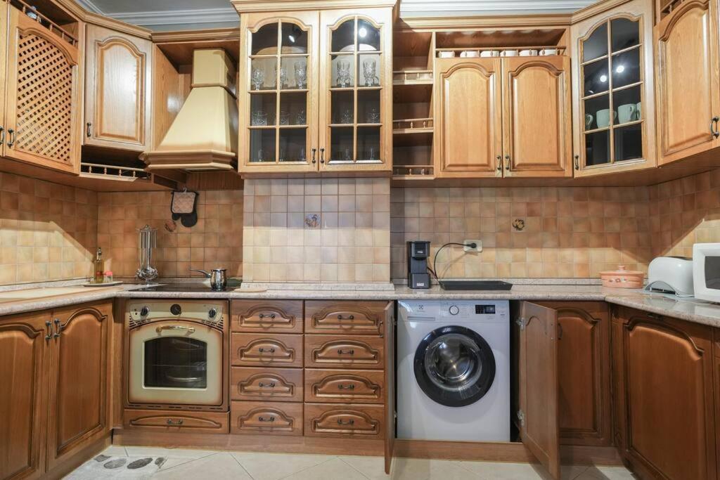 Staycation, City Center Apartment With Balcony Tirana Eksteriør billede