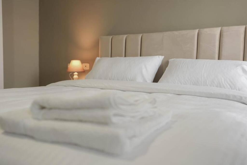 Staycation, City Center Apartment With Balcony Tirana Eksteriør billede