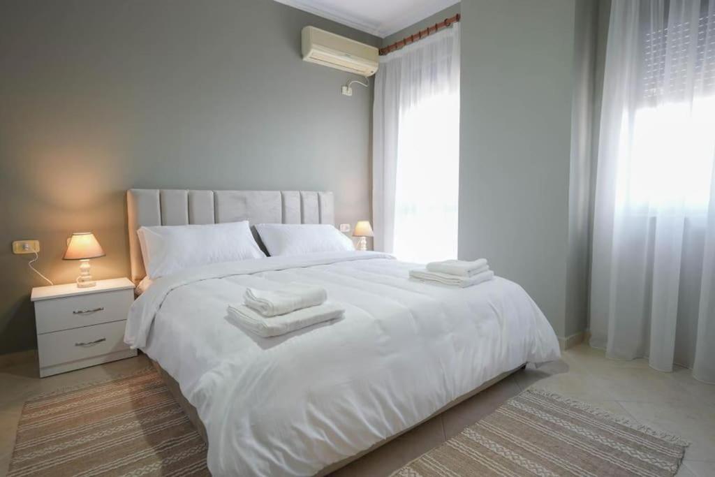 Staycation, City Center Apartment With Balcony Tirana Eksteriør billede
